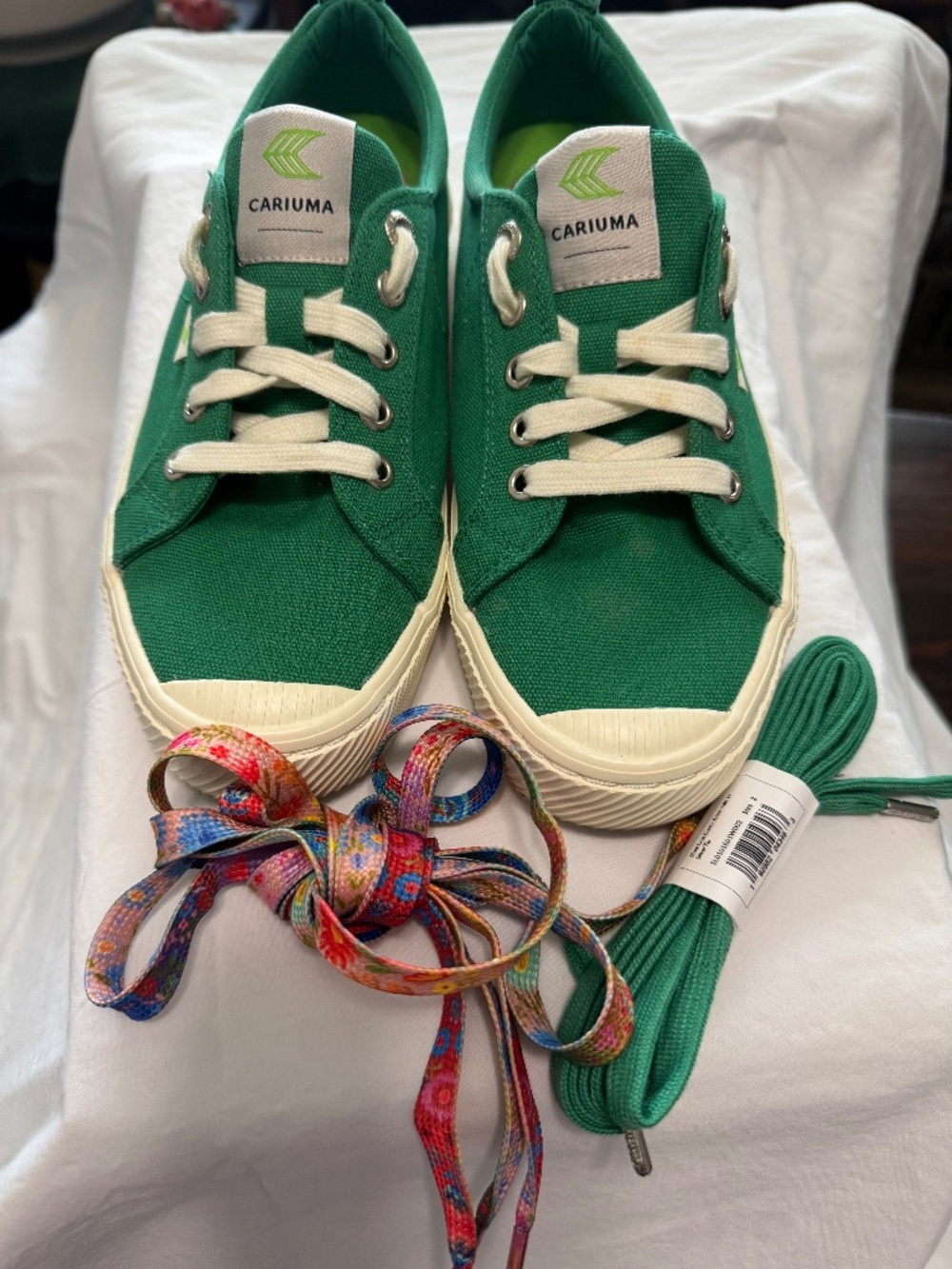 Cariuma OCA low canvas sneaker